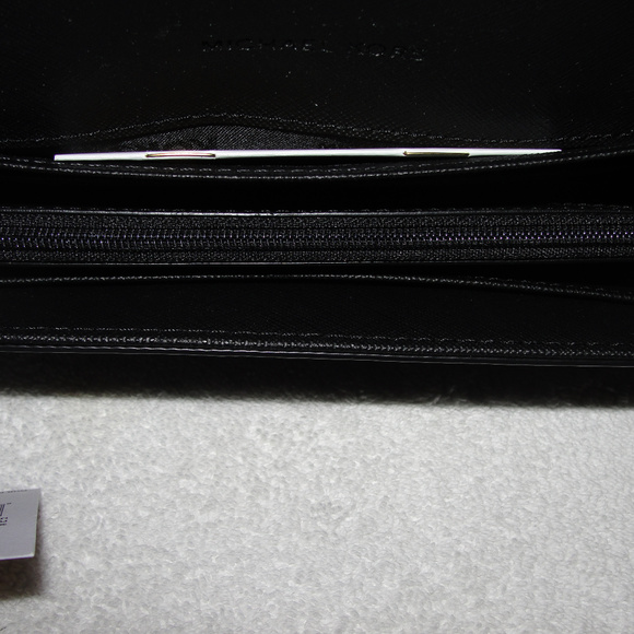 NWT/brand new black wallet by Michael kors - Picture 2 of 8